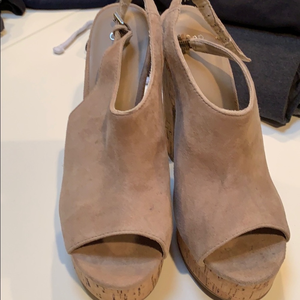 Gap shoe never worn